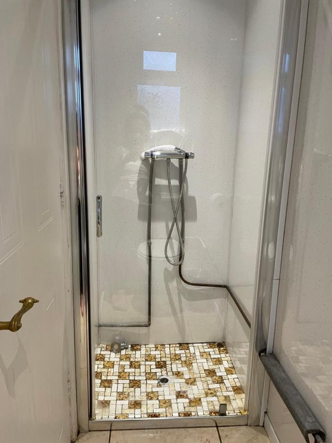 Renovated 4-Bed Home - Sleeps 9 - Parking - Spa 黑潭 外观 照片
