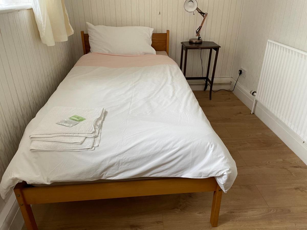 Renovated 4-Bed Home - Sleeps 9 - Parking - Spa 黑潭 外观 照片