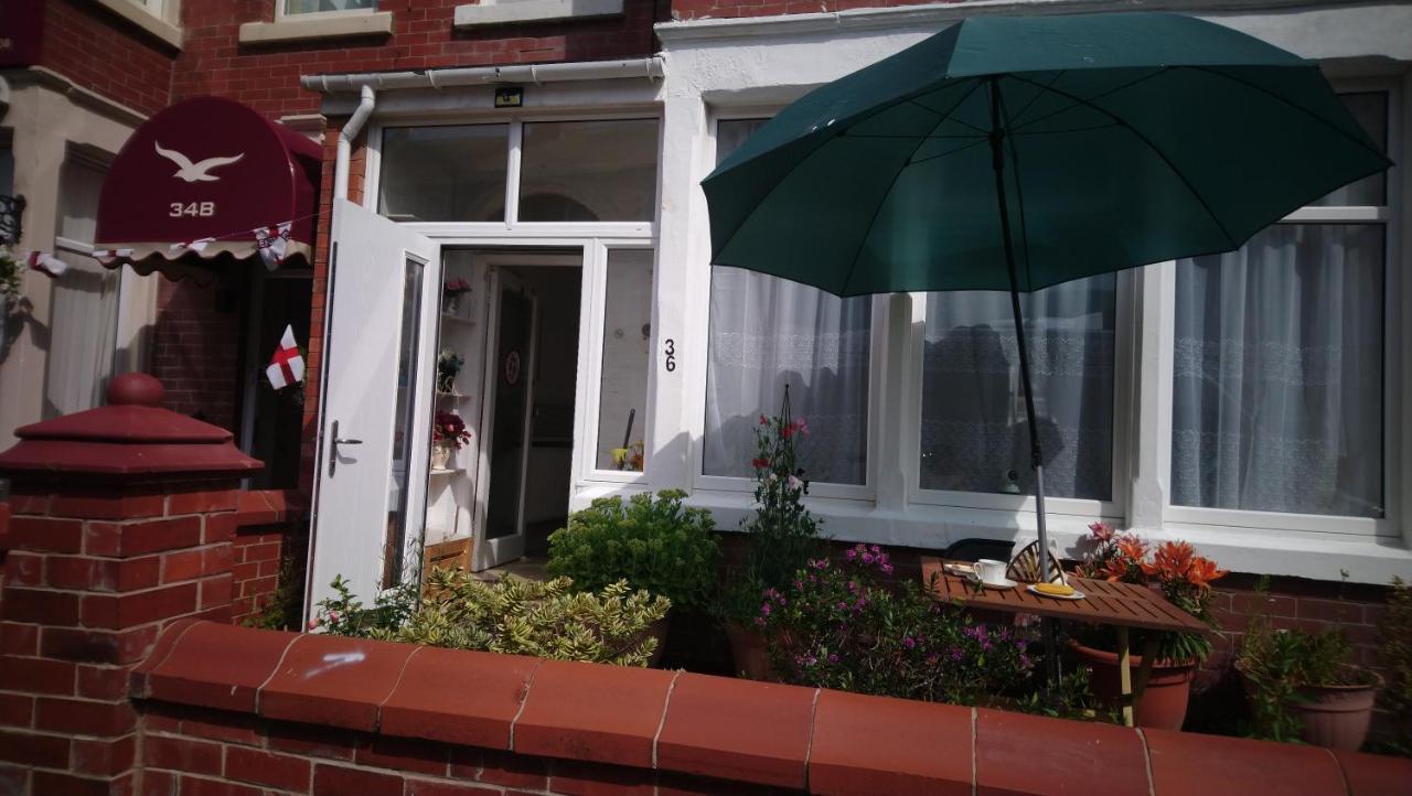 Renovated 4-Bed Home - Sleeps 9 - Parking - Spa 黑潭 外观 照片