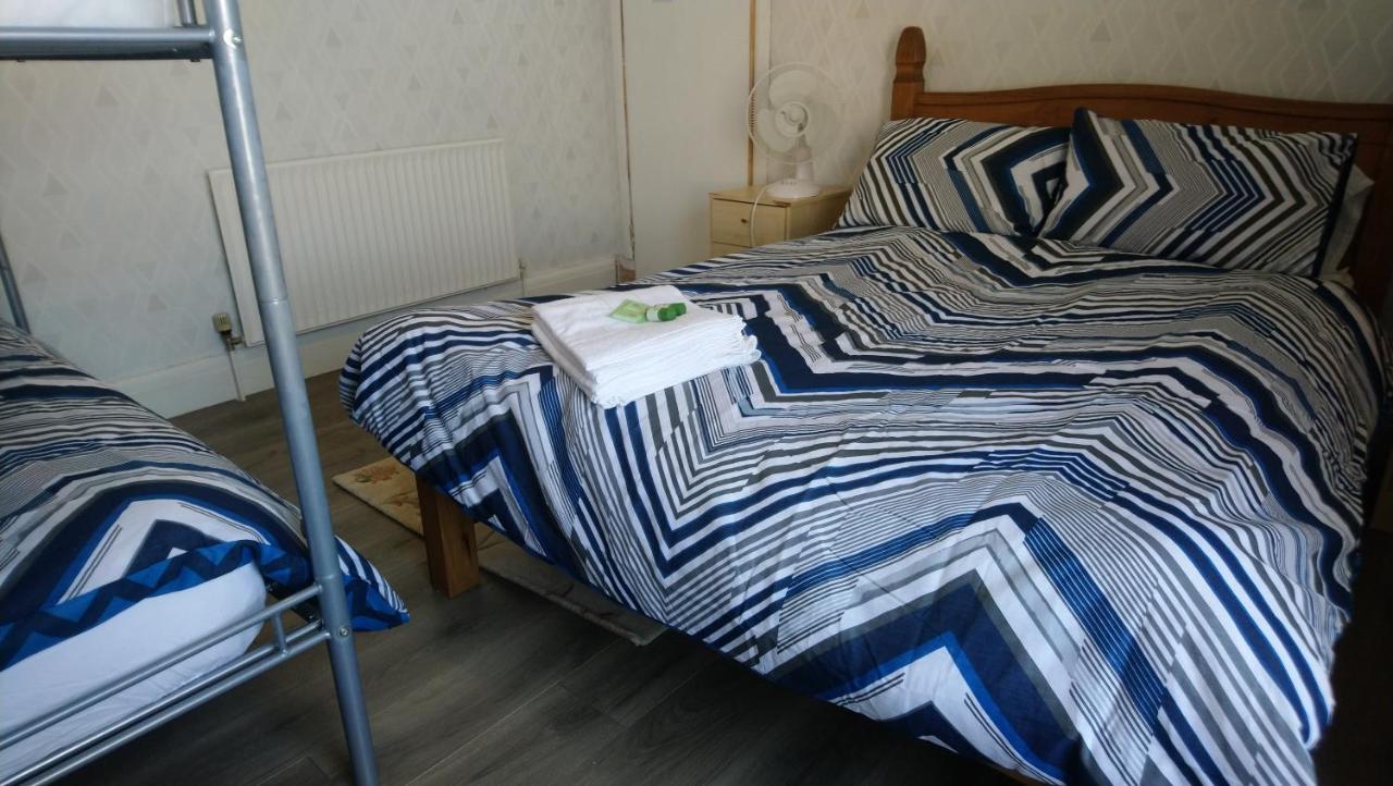 Renovated 4-Bed Home - Sleeps 9 - Parking - Spa 黑潭 外观 照片