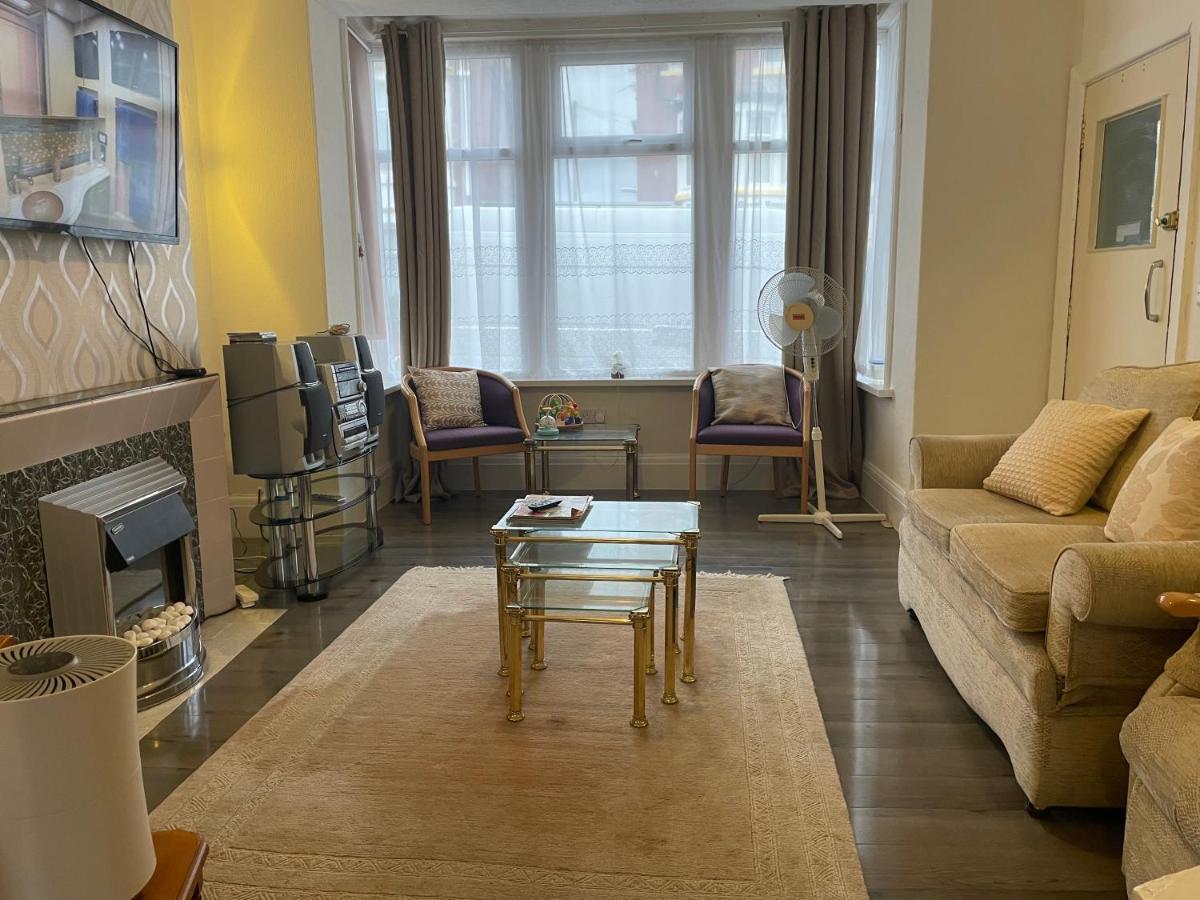 Renovated 4-Bed Home - Sleeps 9 - Parking - Spa 黑潭 外观 照片