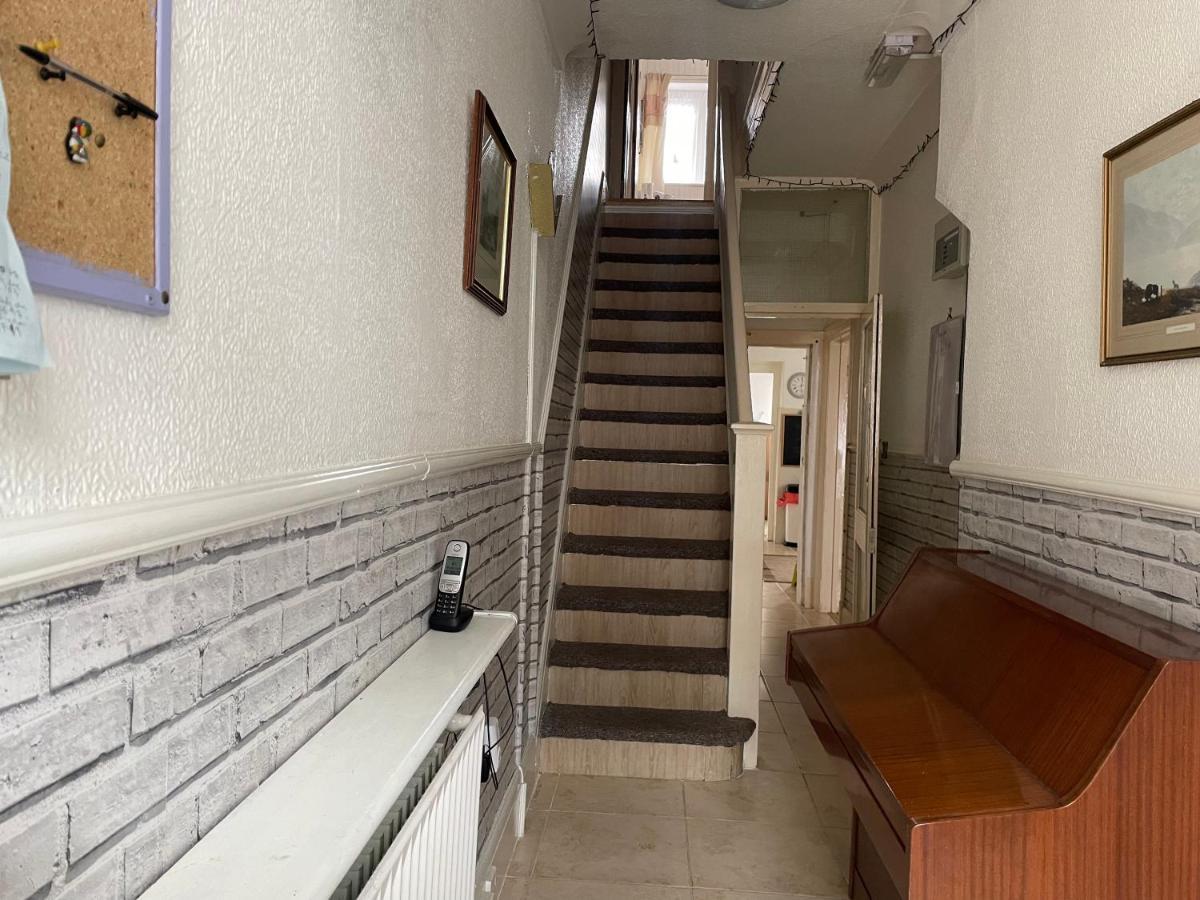Renovated 4-Bed Home - Sleeps 9 - Parking - Spa 黑潭 外观 照片