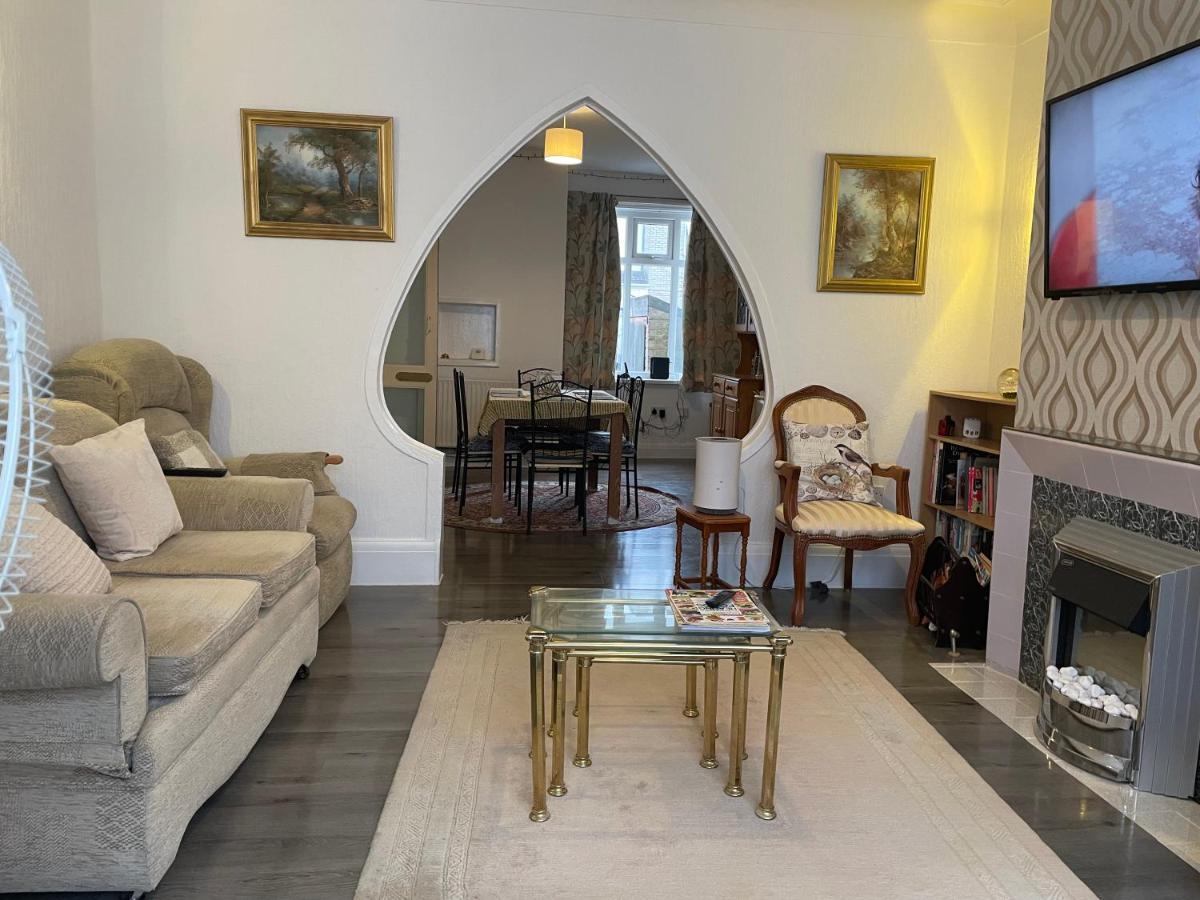 Renovated 4-Bed Home - Sleeps 9 - Parking - Spa 黑潭 外观 照片